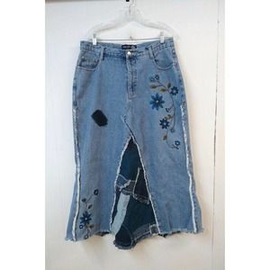 Venezia UPCYCLED/ REWORKED WM 16 Skirt Embroidered Flowers Distressed Patchwork